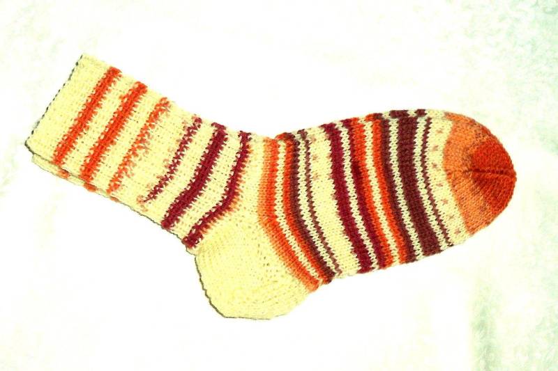 Kindersocken Gr. 30/31 Handgestrickte Socken Helle Strümpfe Bunte Hausschuhe Gestreifte Ks6943 von Sonnenblume1547