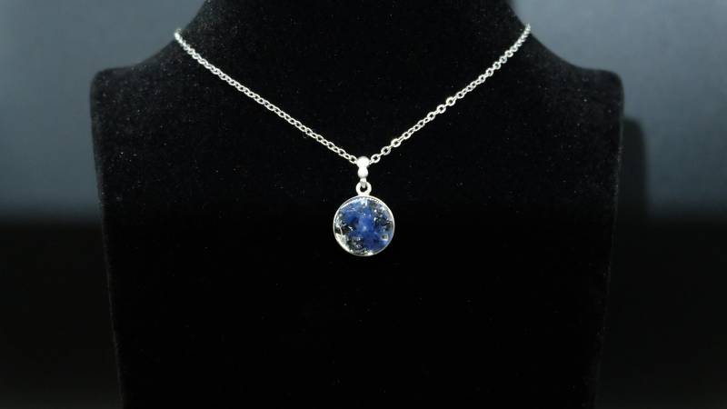 925 Sterling Silber Anhänger Mit Halskette Von Hand Gefertigt Aus Sodalith Kunstharz Und Recycelten Metallen in 10-20mm von Sonnenkraft7