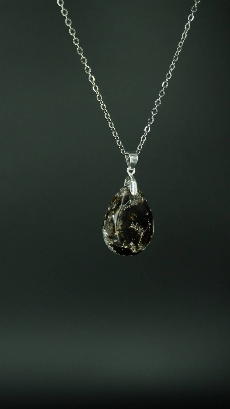 Edles Von Hand Gefertigtes Tropfenamulett Aus Meteoritenglas Blattsilber Und Bismuth 925 Sterling Silberkette Versand Deutschland von Sonnenkraft7