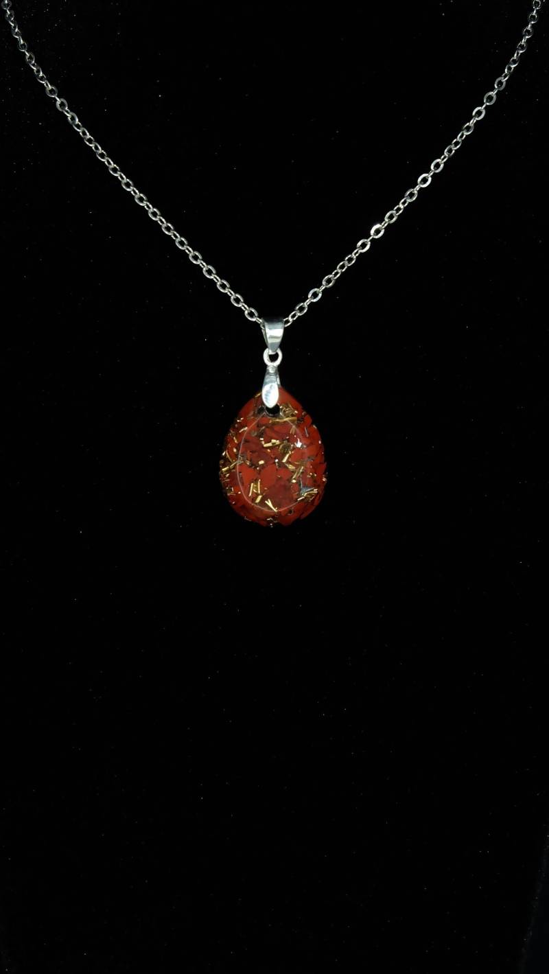 Edles Von Hand Gefertigtes Tropfenamulett Aus Roten Jaspis Und Recycelten Bronzespänen 925 Sterling Silberkette Versand Deutschland von Sonnenkraft7