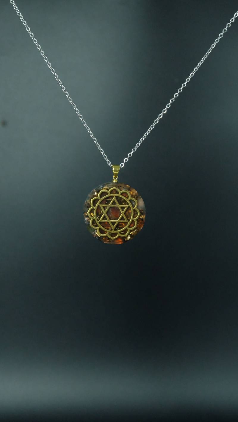 Herzchakra Orgonit Amulett Mit Bernstein Und Karneol Dm 30mm Anahata Chakra von Sonnenkraft7