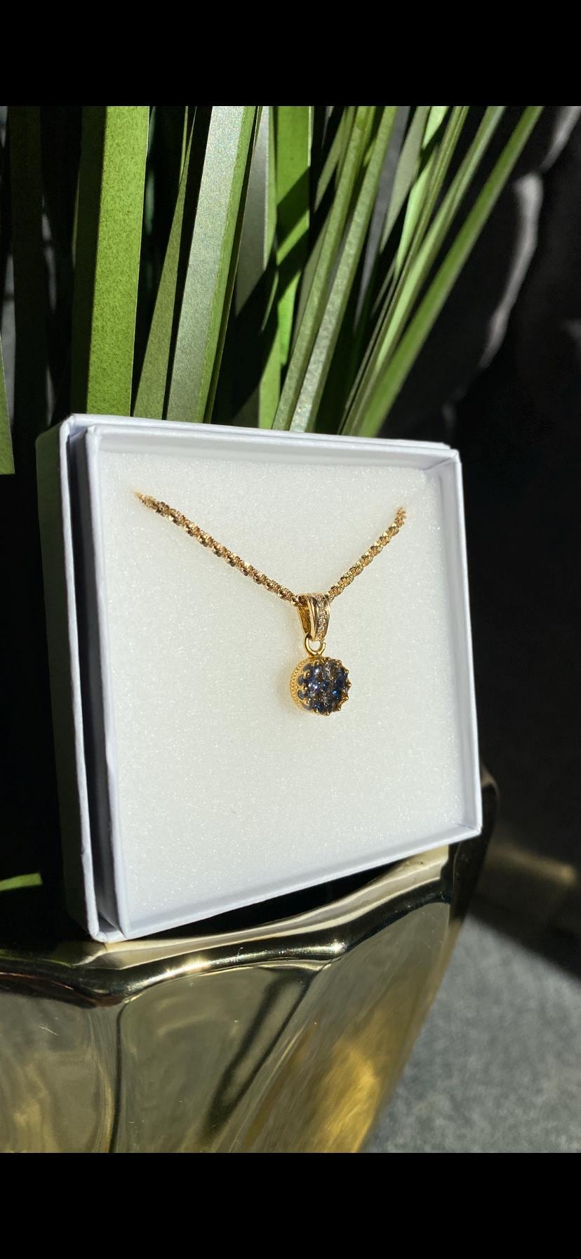 Königlicher Goldanhänger Mit Tansanit Brillianten Und Diamanten in Epoxidharz - Edel, Einzigartig & Handgefertigt | 8 Mm von Sonnenkraft7