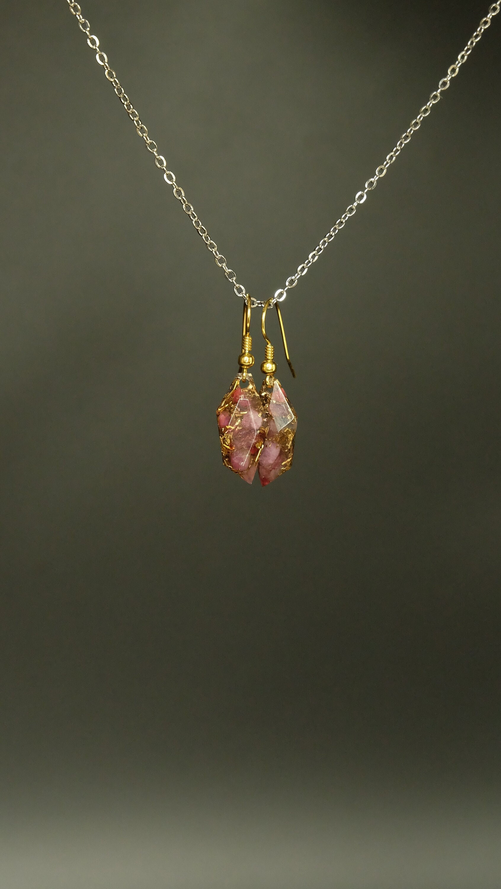 Ohrringpaar Mit 14K Vergoldetem Silber Rotem Turmalin Rosa Thulit Und Recycelten Bronze von Sonnenkraft7