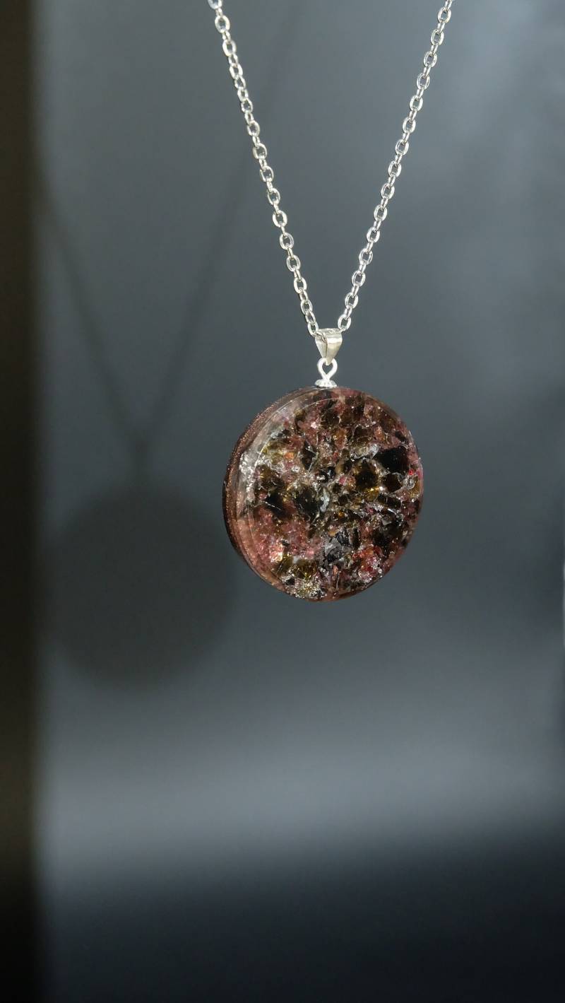 Orgonit Amulett Mit Tektit Granat Und Blattsilber Dm 30mm Von Hand Hergestellt in Deutschland von Sonnenkraft7