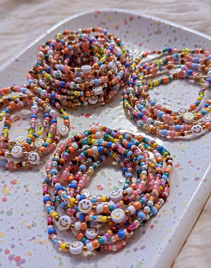 Armband Bunt, Perlenarmband Mit Happy Face Perle, Mama Und Mini, Mutter Tochter Armbänder von SonnenscheinKonfetti