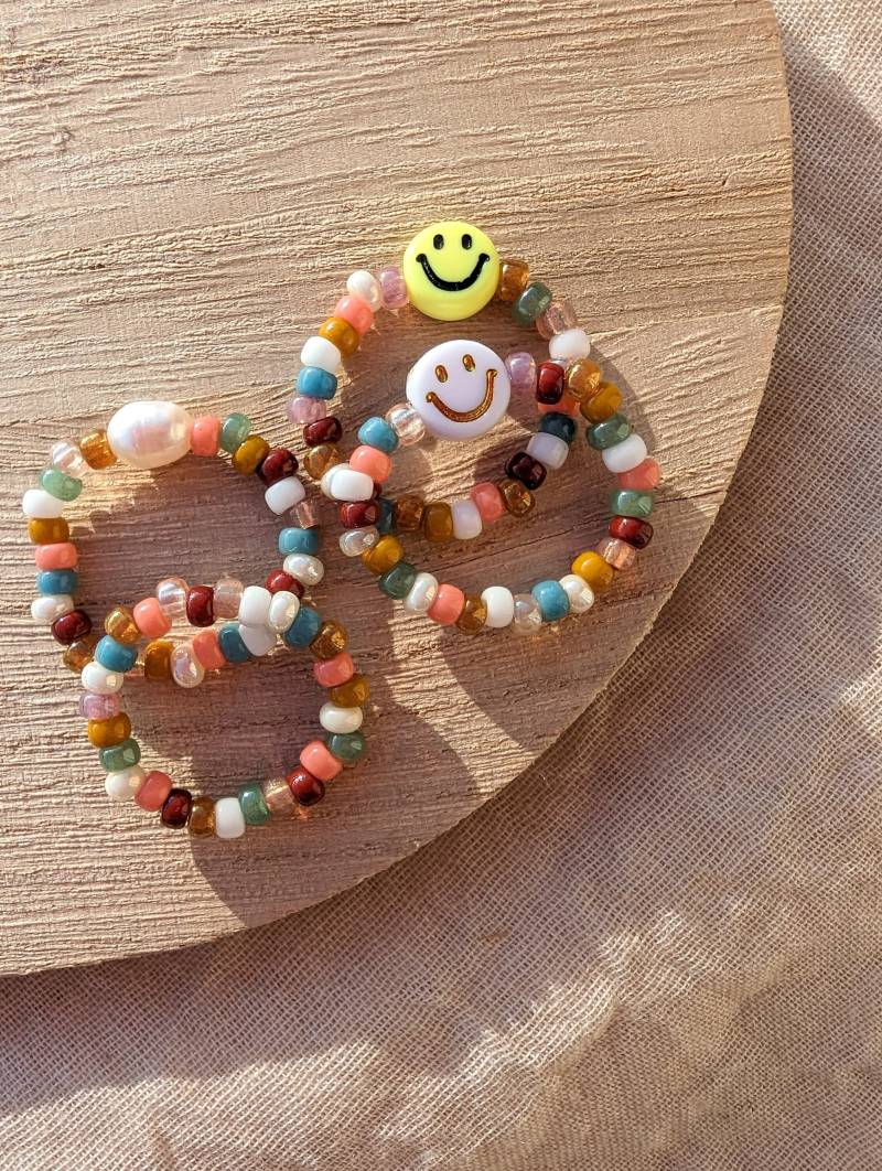 Perlenring Mit Süßwasserperle, Bunter Ring, Elastisch, Glücksbringer, Happy Face, Geschenkidee Für Frauen, Freundin, Schwester von SonnenscheinKonfetti