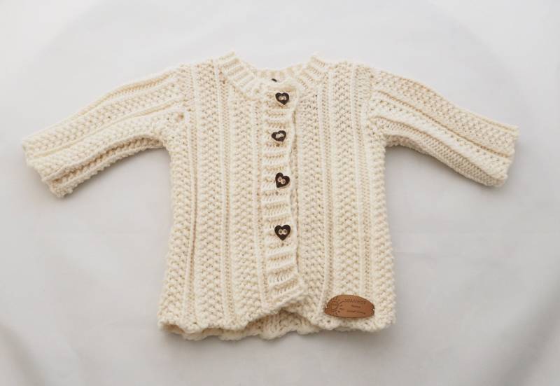 Handgestrickte Babyjacke "Edelweiß" Gr. 74 von SonnhofStrickuStoff
