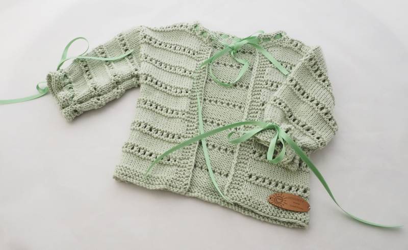 Handgestrickte Babyjacke "Florentina" Gr. 74 von SonnhofStrickuStoff