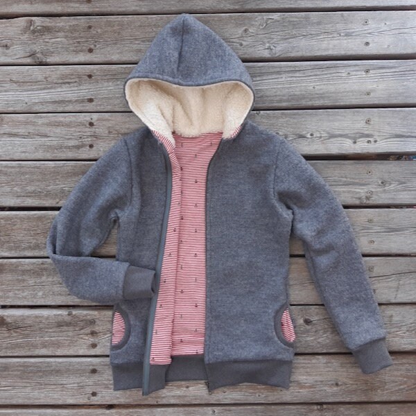 Gefütterte Wollwalkjacke Grau-Rot/Anker von SonntagCosywear