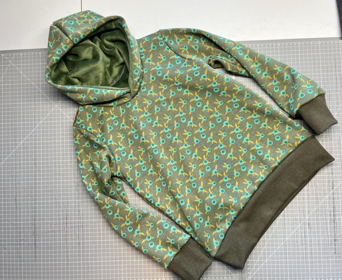 Hoodie Alpenfleece Blumig Grün von SonntagCosywear