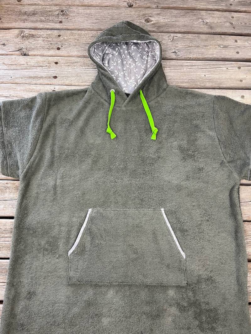 Surfponcho Frottee Khaki von SonntagCosywear
