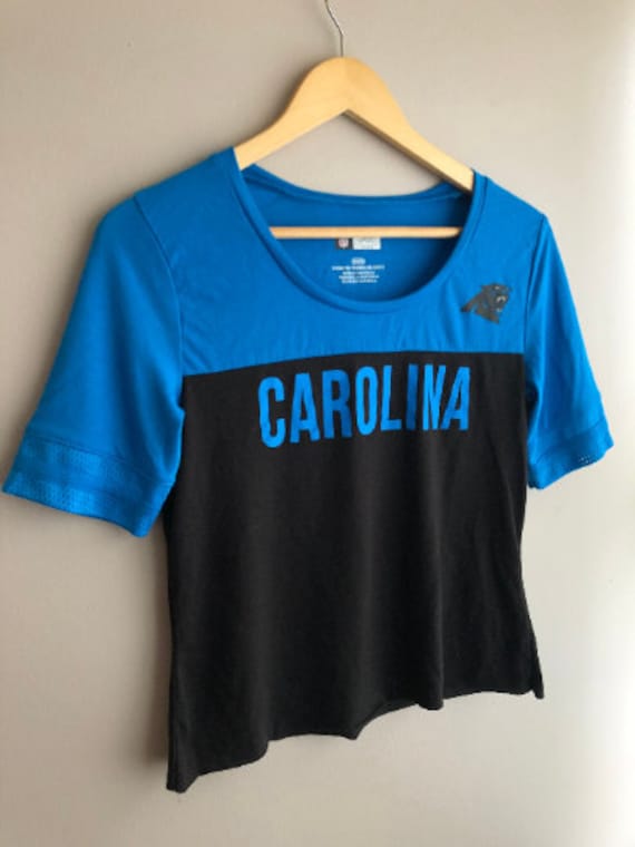 Carolina Panthers Football Damen Cropped Shirt, Nfl T-Shirt, Team Apparel Shirt von SonnyThrift