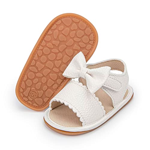 Sonsage Säugling Baby Mädchen Jungen Sommer Sandalen Neugeborene Schleife Krippe Sandale Outdoor Strand Kleinkind PU Leder Weiche Gummisohle Kleid Flache Lauflernschuhe, A01 Weiß, 12-18 Monate von Sonsage