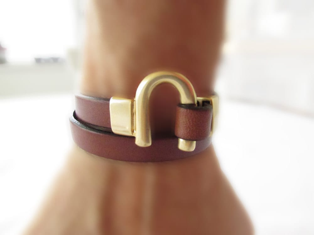 Lederwickelarmbänder Mit Goldenem Hakenverschluss. Eine Augenweide Für's Handgelenk Lederwickelarmbänder Mit Goldenem Hakenverschluss. Eine Augenweide Für's Handgelenk von SonseraeDesigns