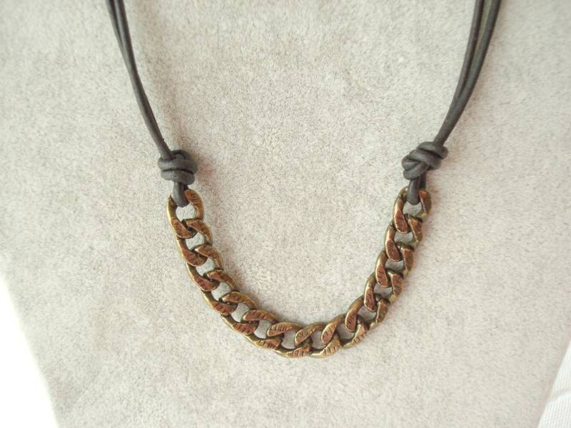 Messingkette Und Lederhalskette Mit Messingknopfverschluss Messingkette Und Lederhalskette Mit Messingknopfverschluss von SonseraeDesigns