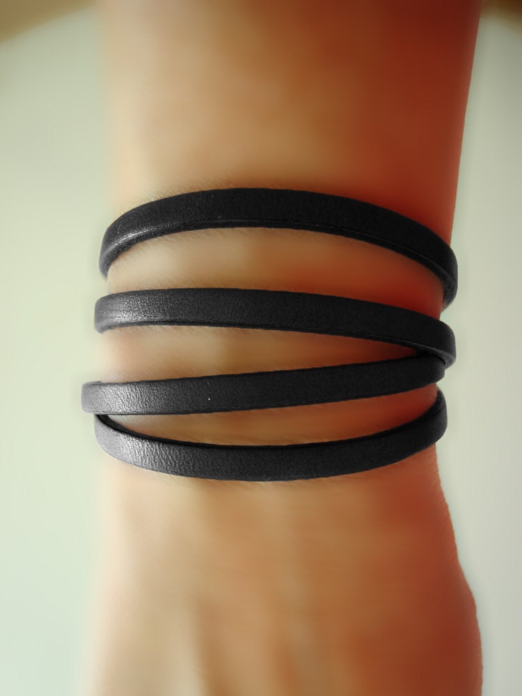 Ushta | Four - Wickelarmband Aus Echtem Schwarzem Leder. Unisex Ushta | Four - Wickelarmband Aus Echtem Schwarzem Leder. Unisex von SonseraeDesigns