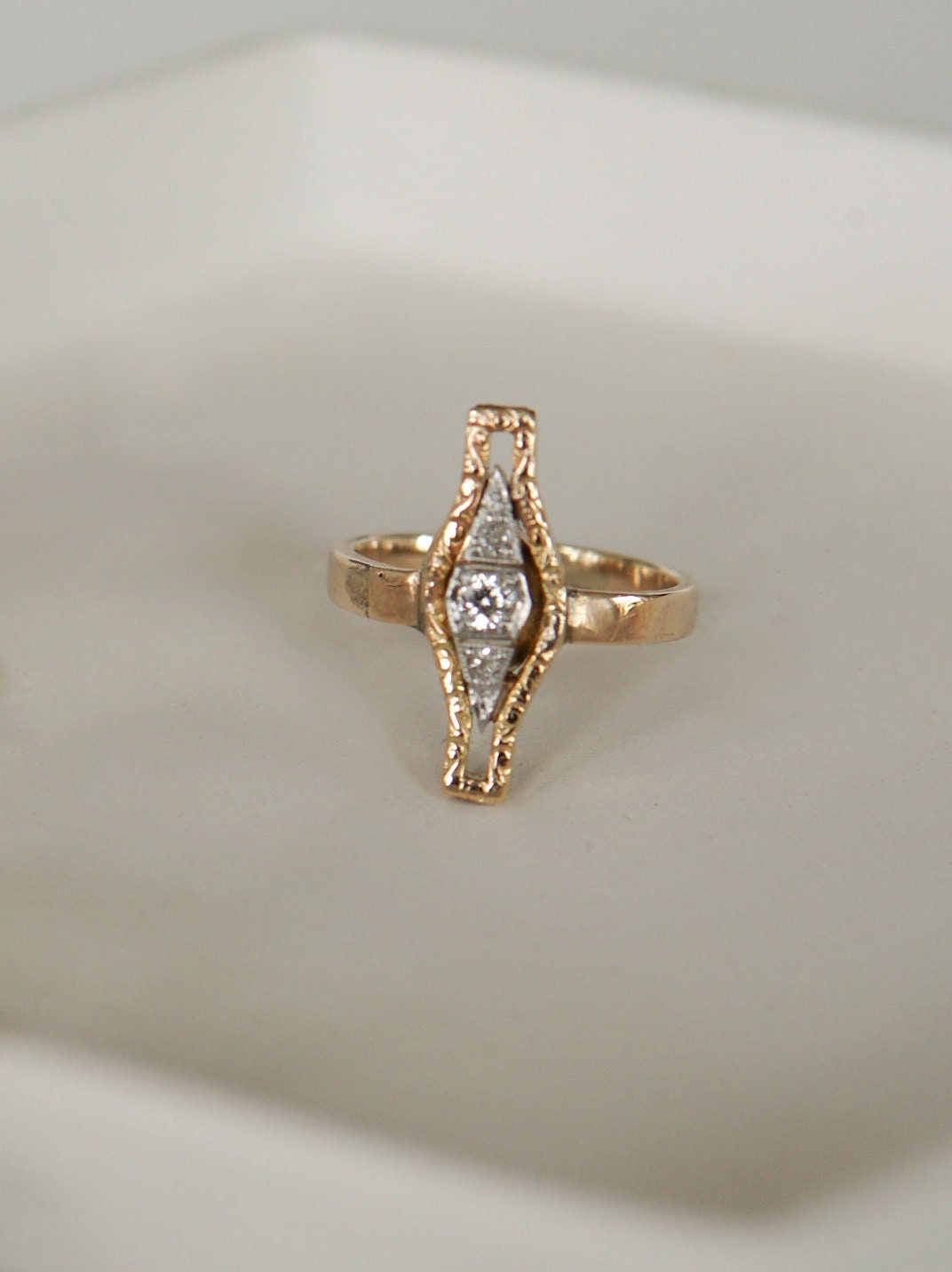 Art Deco Vintage Diamant Öse Goldspitze Ring von SonterLorrey