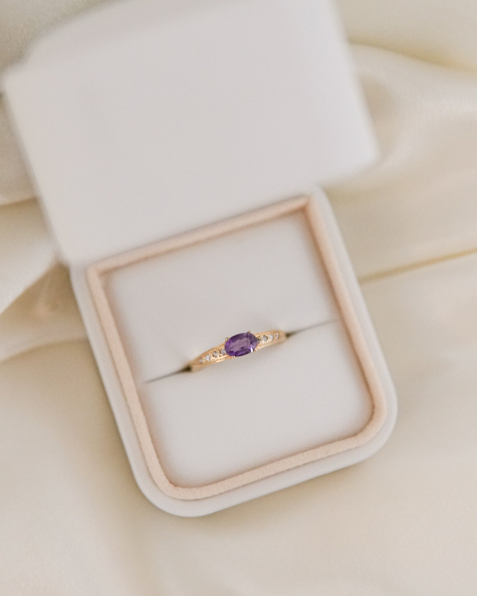 Nachlass Allure Amethyst Und Diamant Band von SonterLorrey