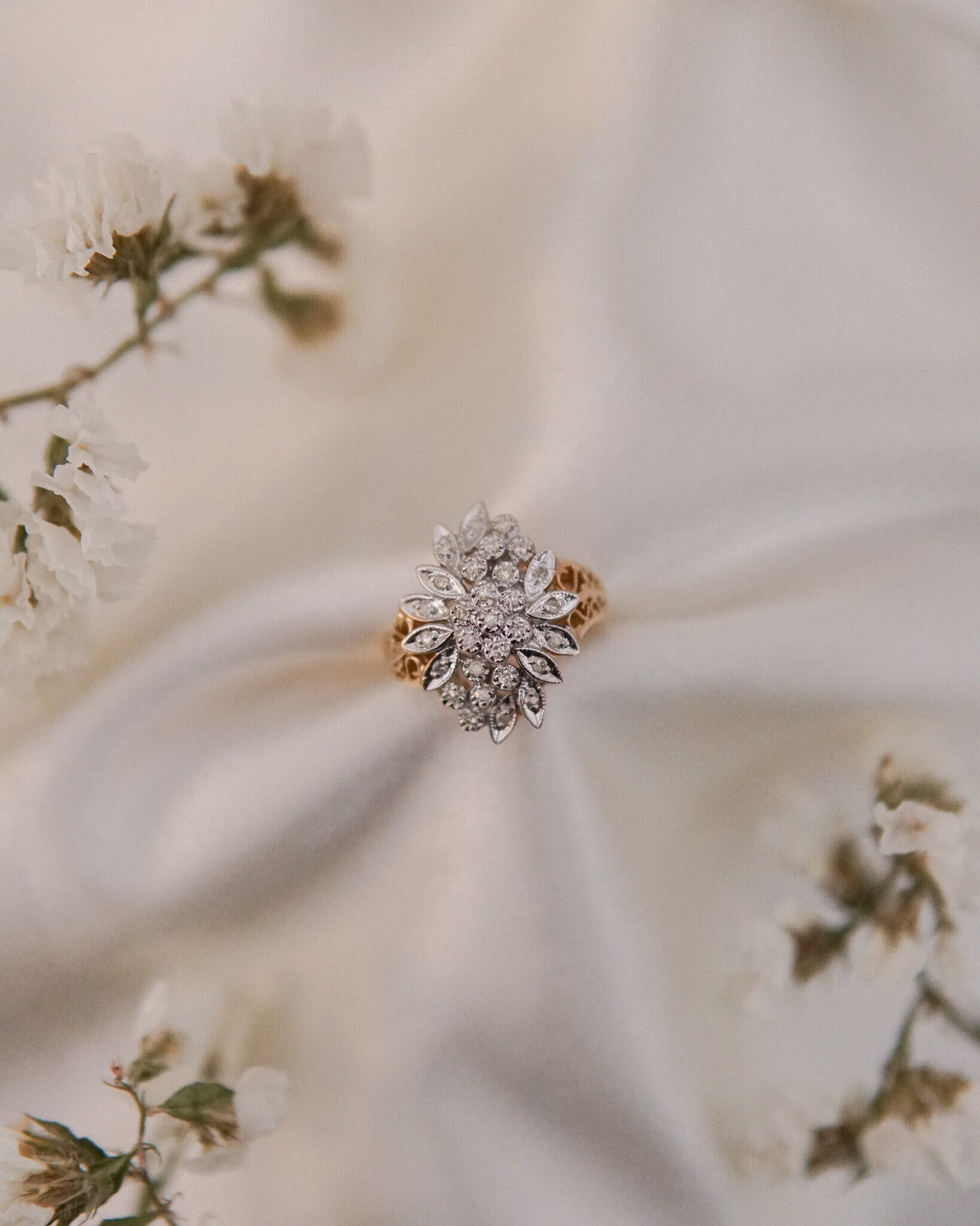 Nachlass Diamant Blume Ring Mit Cut Outs von SonterLorrey