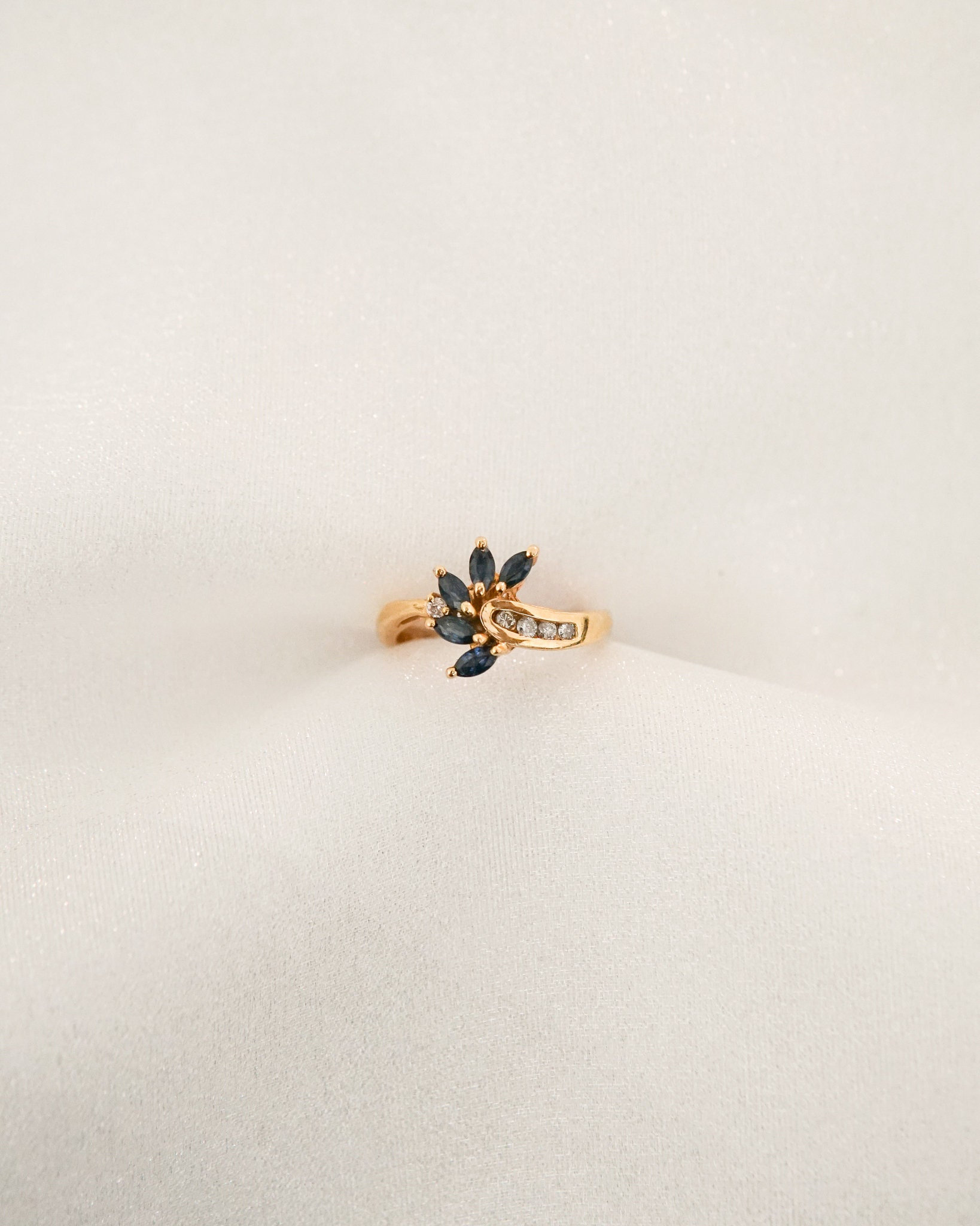 Nachlass Freesia Saphir Und Diamant Als Ring von SonterLorrey