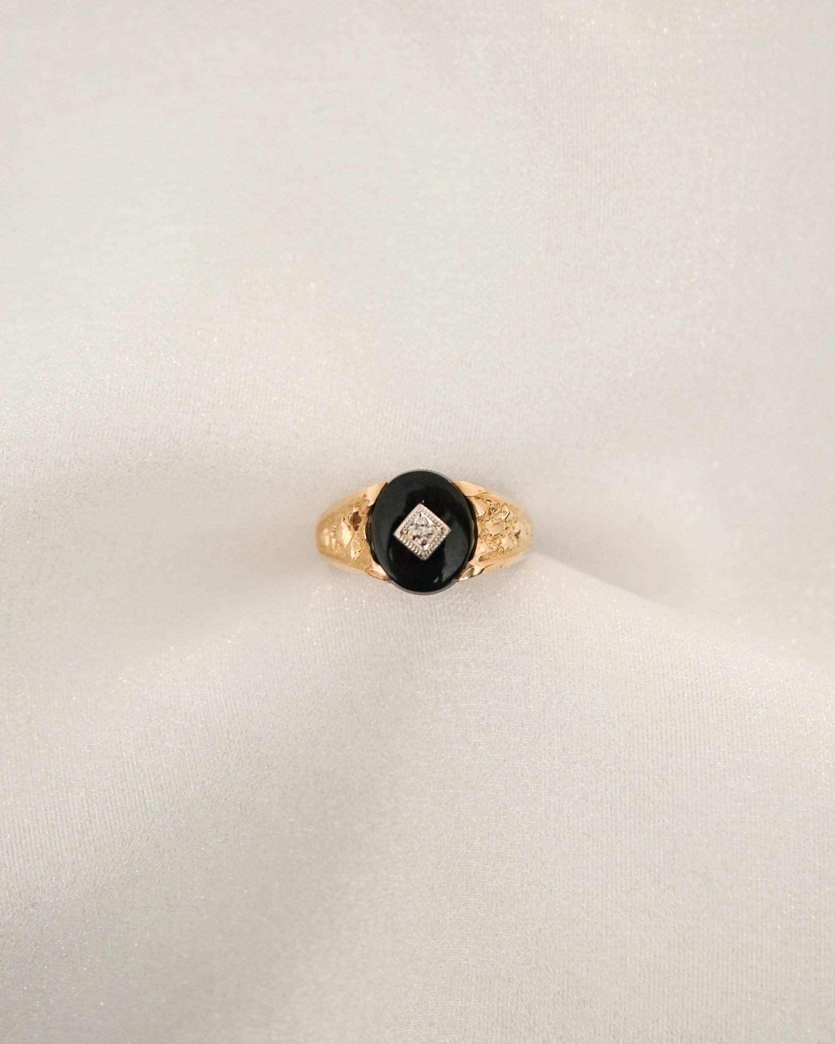 Nachlass Onyx Rumble Diamant Ring von SonterLorrey