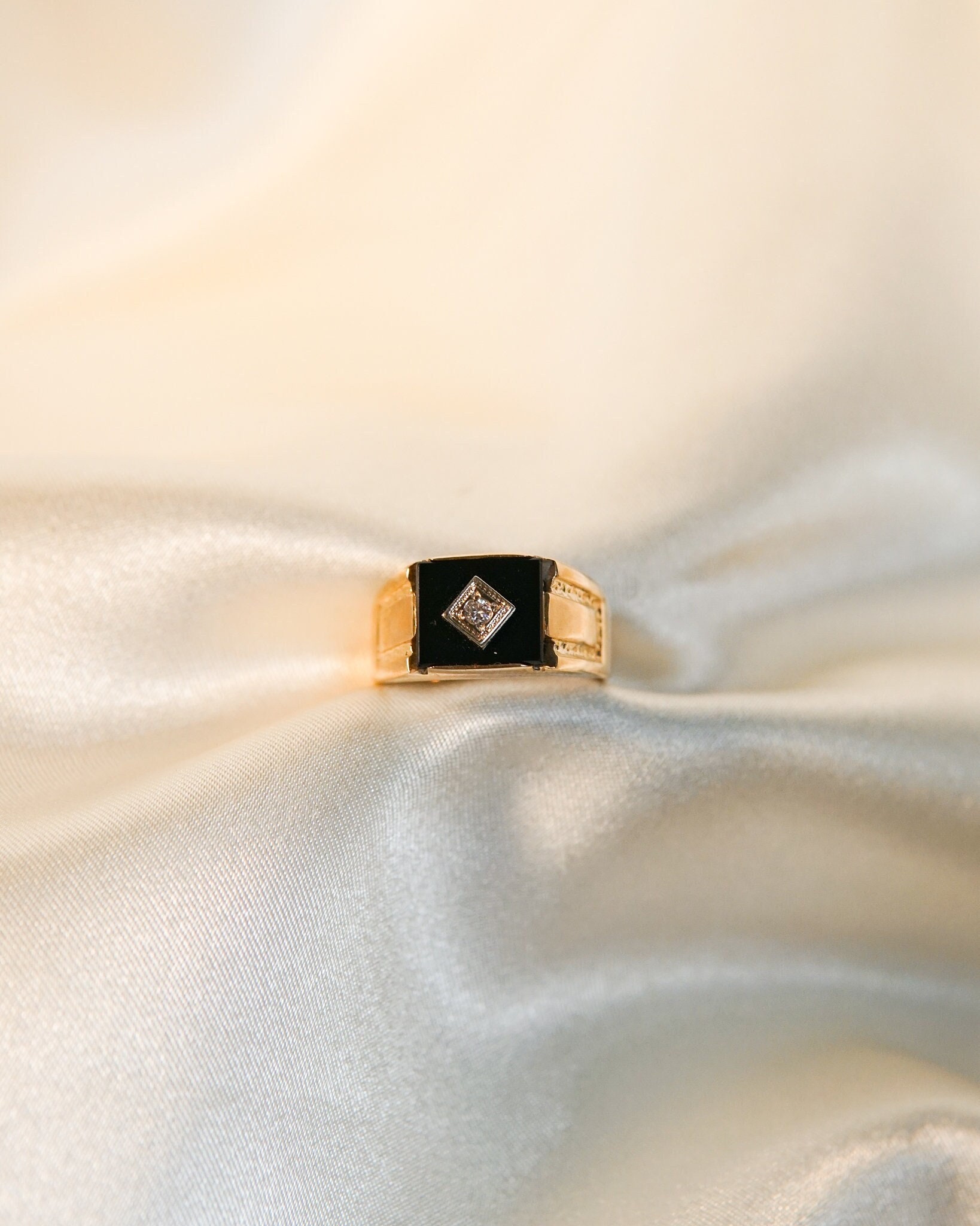 Retro Onyx Erbstück Diamant Ring von SonterLorrey