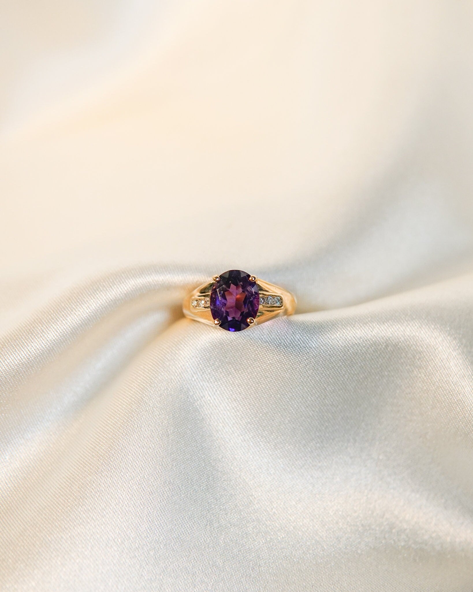 Vintage Amethyst Oval Siegel Diamant Ring von SonterLorrey