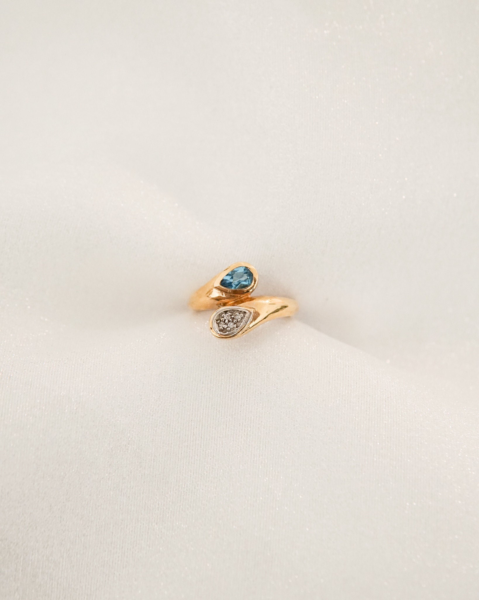 Vintage Blauer Topas Und Diamant Hug Ring von SonterLorrey