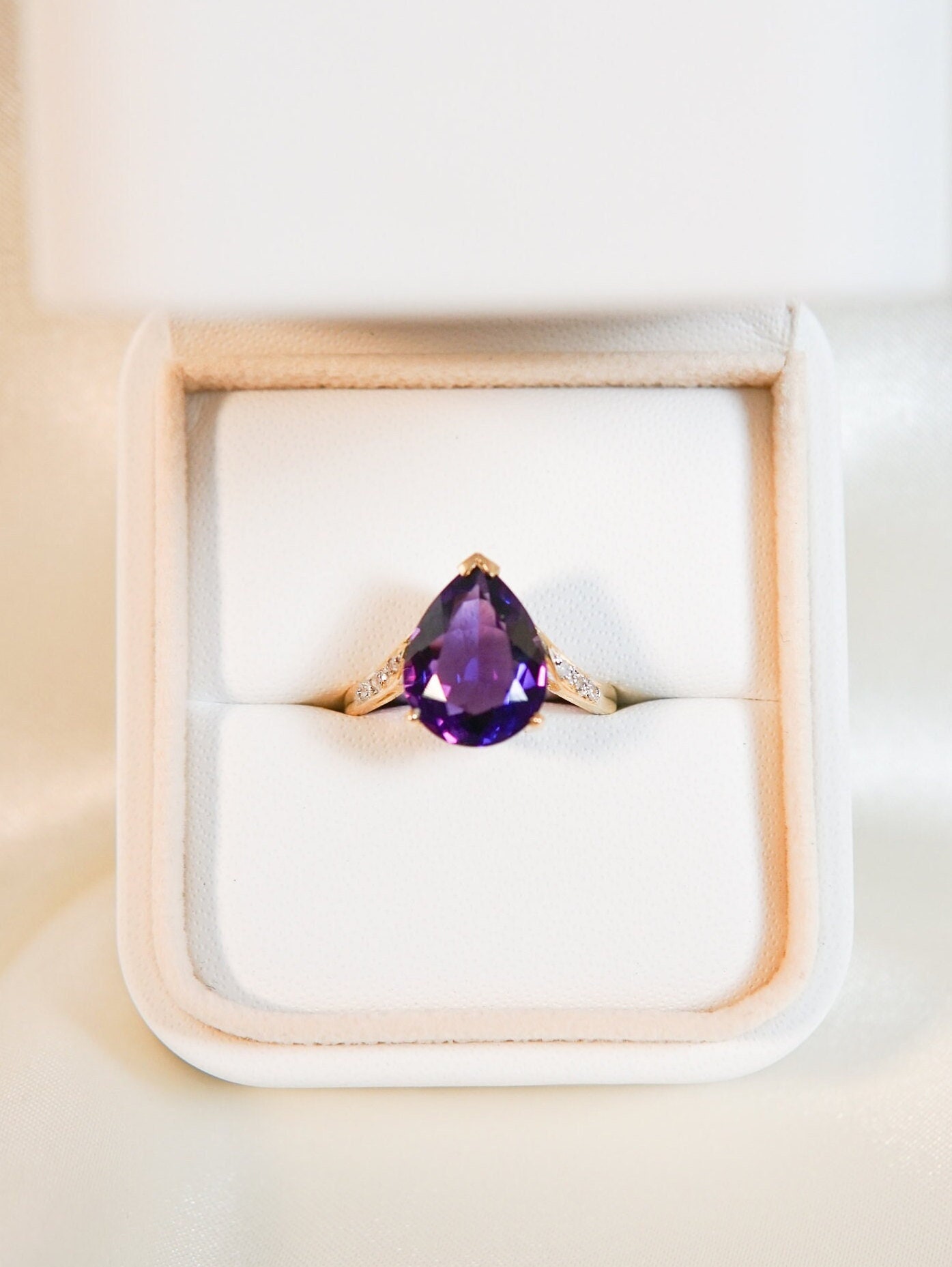 Vintage Imperial Birne Amethyst Diamant Ring von SonterLorrey