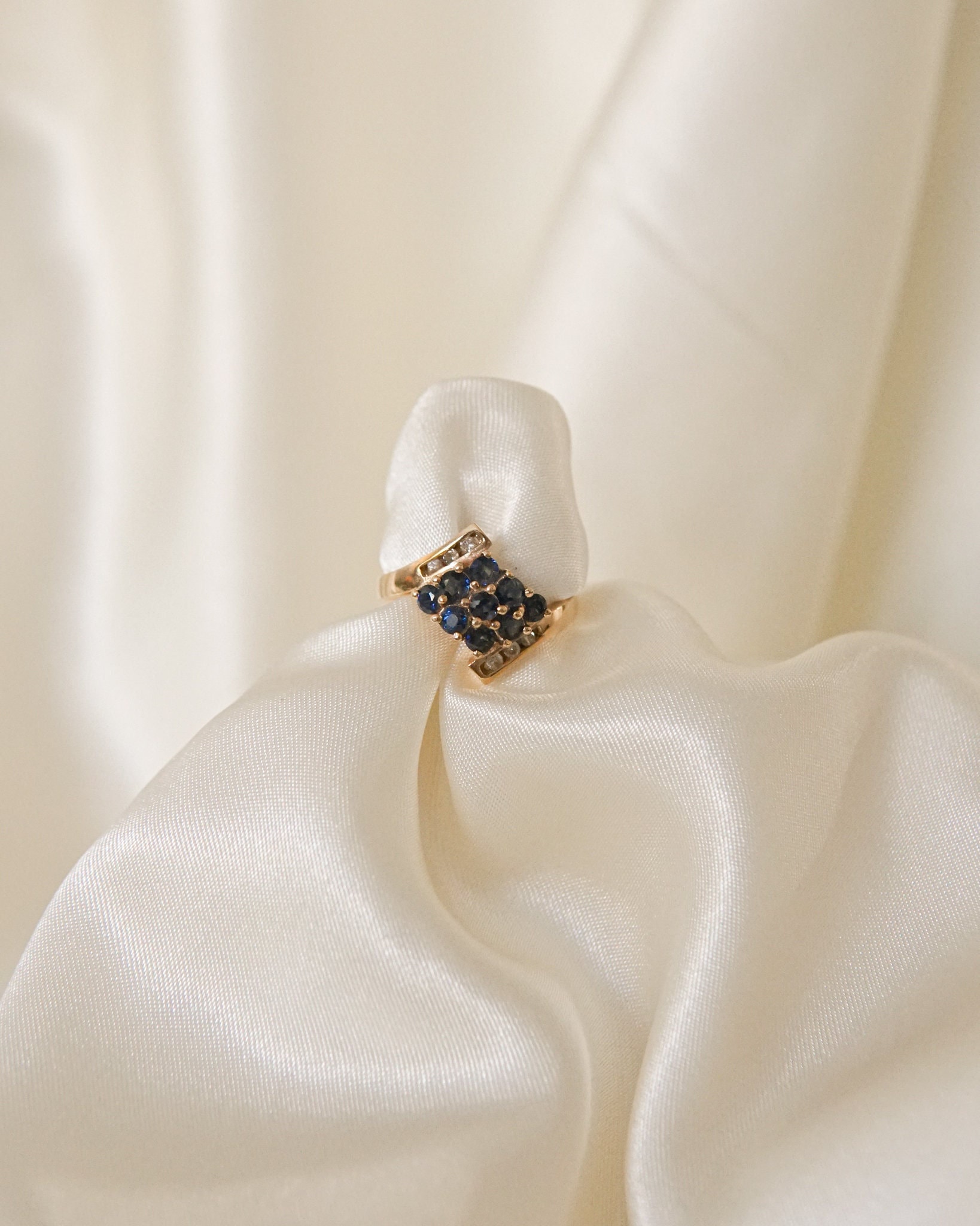 Vintage Nachlass Paloma Sapphire Und Diamant Byte Ring von SonterLorrey