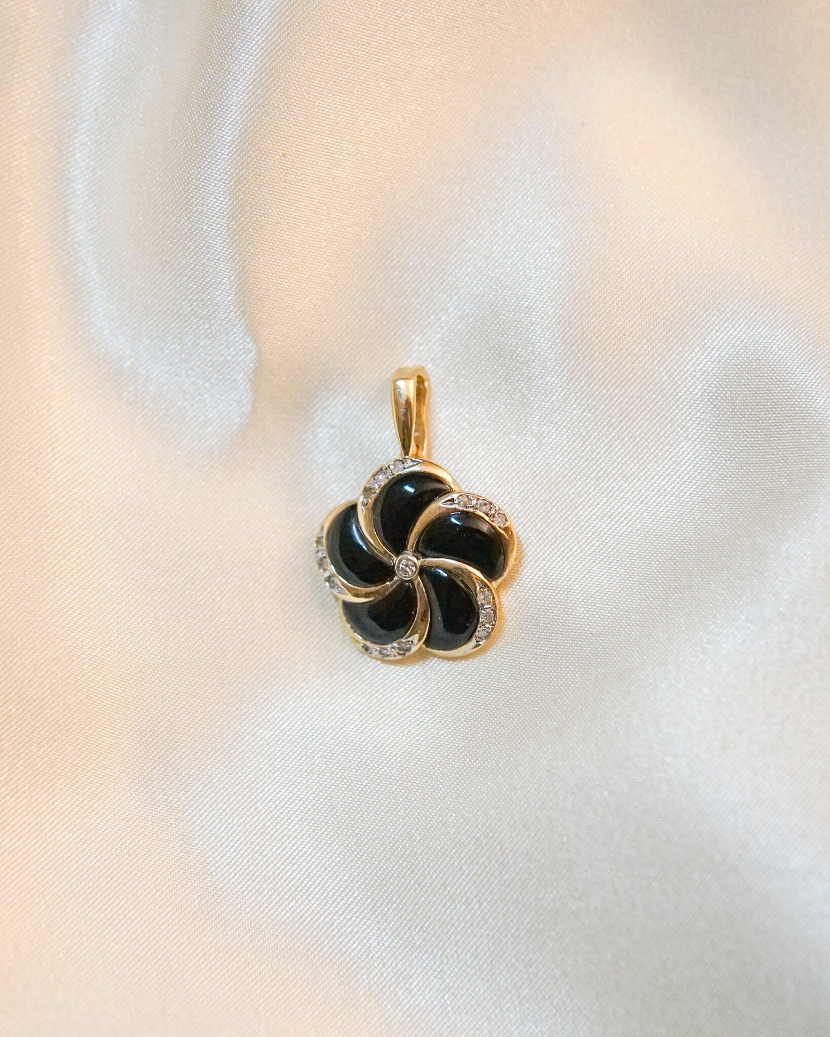 Vintage Onyx Diamant Blumen Anhänger von SonterLorrey