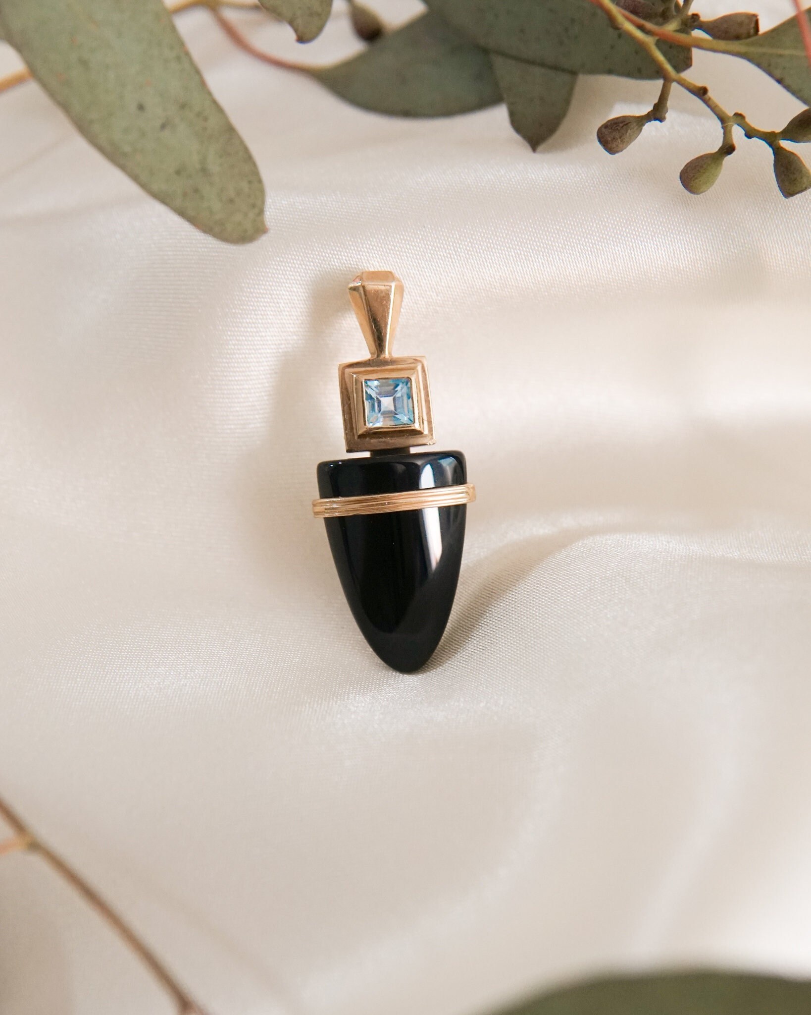 Vintage Onyx Und Blautopas Speer Anhänger von SonterLorrey