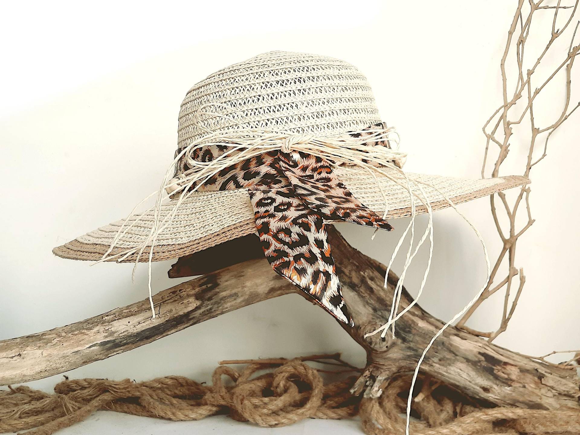 strohhut Boho Sommerhut in Hellbeige Mit Leoschal strohhut Boho Sommerhut in Hellbeige Mit Leoschal von SonvidaStyles