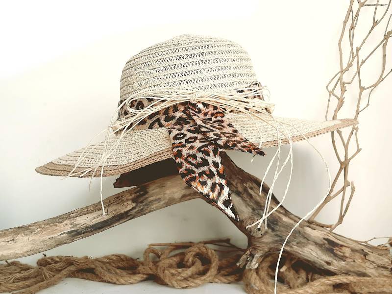 strohhut Boho Sommerhut in Hellbeige Mit Leoschal von SonvidaStyles