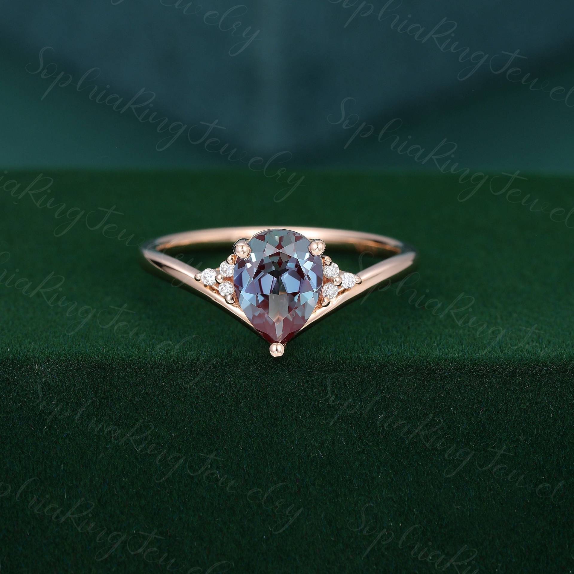 Birnenförmiger Alexandrit Verlobungsring Roségold Vintage Cluster Unikat Diamant Hochzeit Braut Geschenk Für Frauen von SophiaRingJewelry