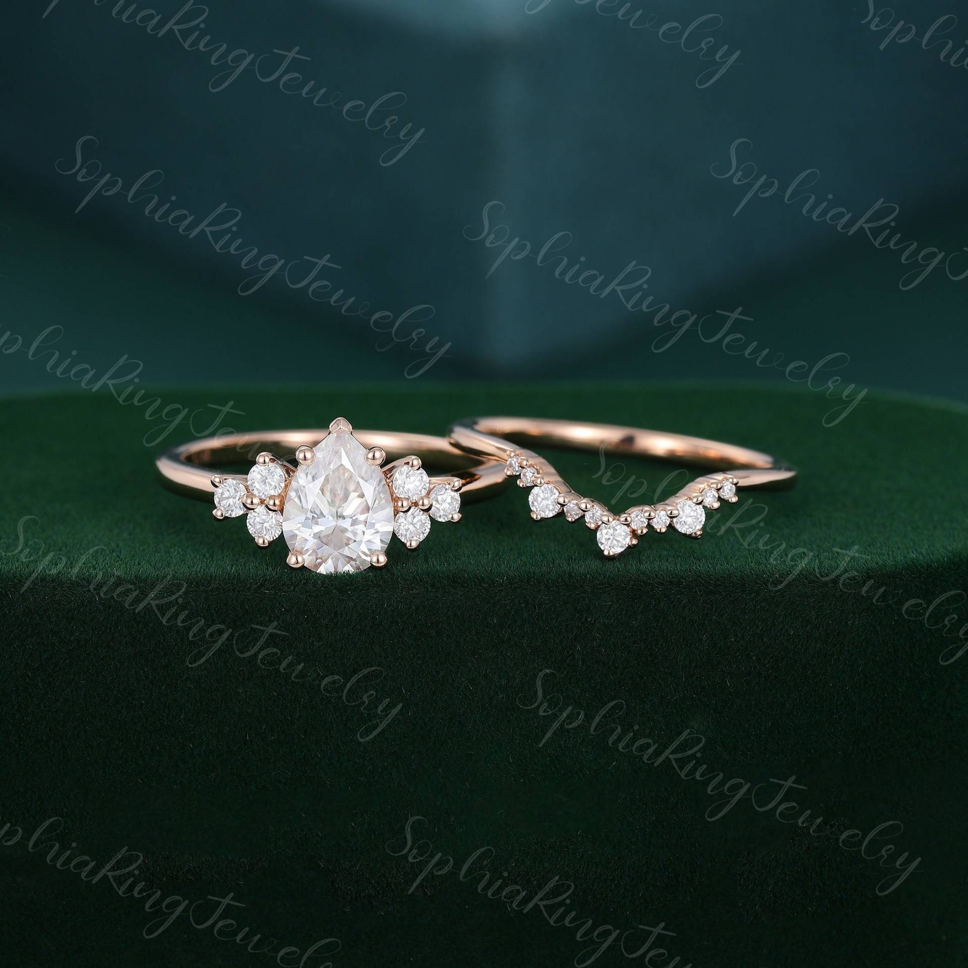 Birnenförmiger Moissanit Verlobungsring Set Rosegold Unikat Diamantring Für Frauen Vintage Braut Jahrestag Geschenk von SophiaRingJewelry