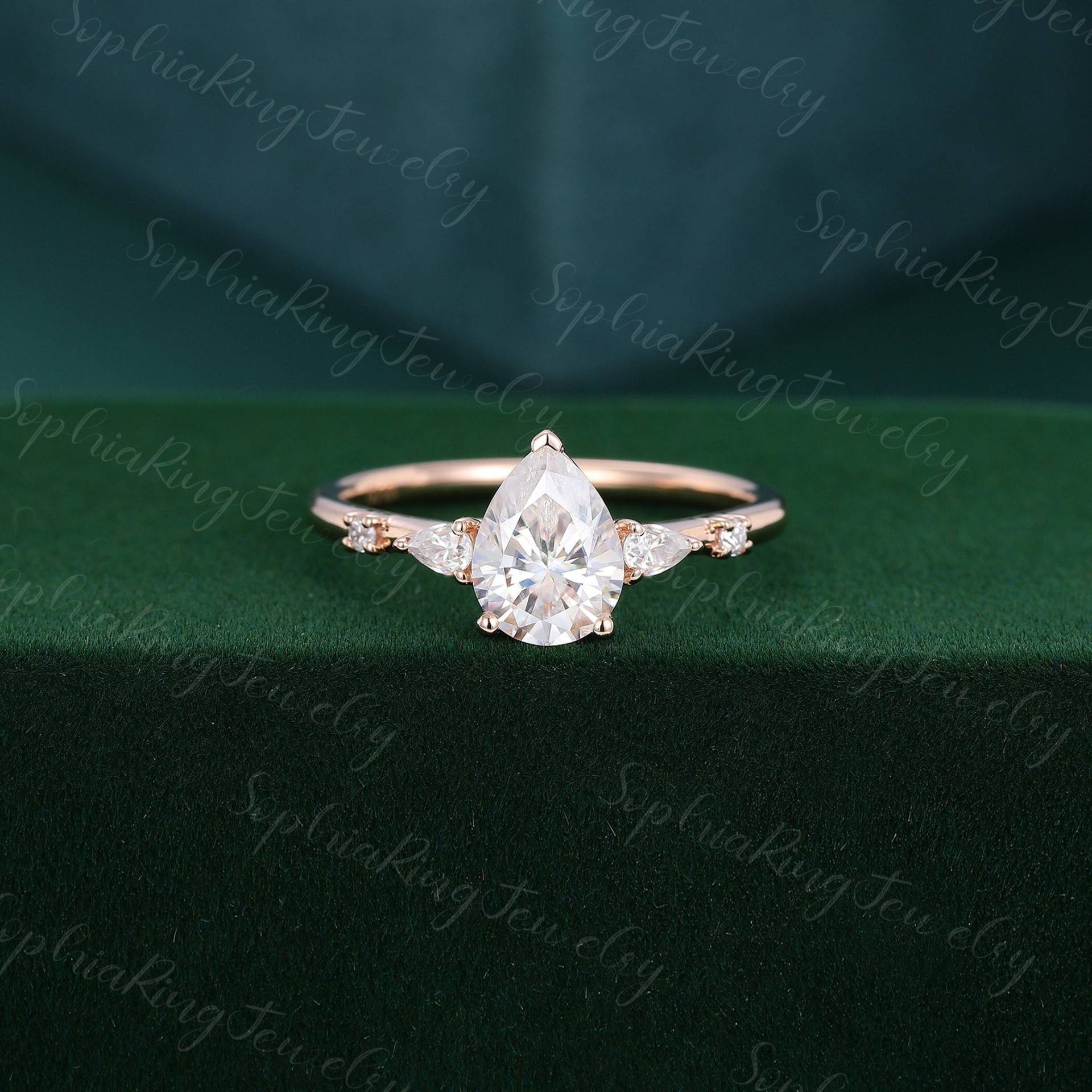 Birnenförmiger Moissanit Verlobungsring Vintage Rosegold Unikat Diamant Hochzeit Braut Geschenk Für Frauen von SophiaRingJewelry