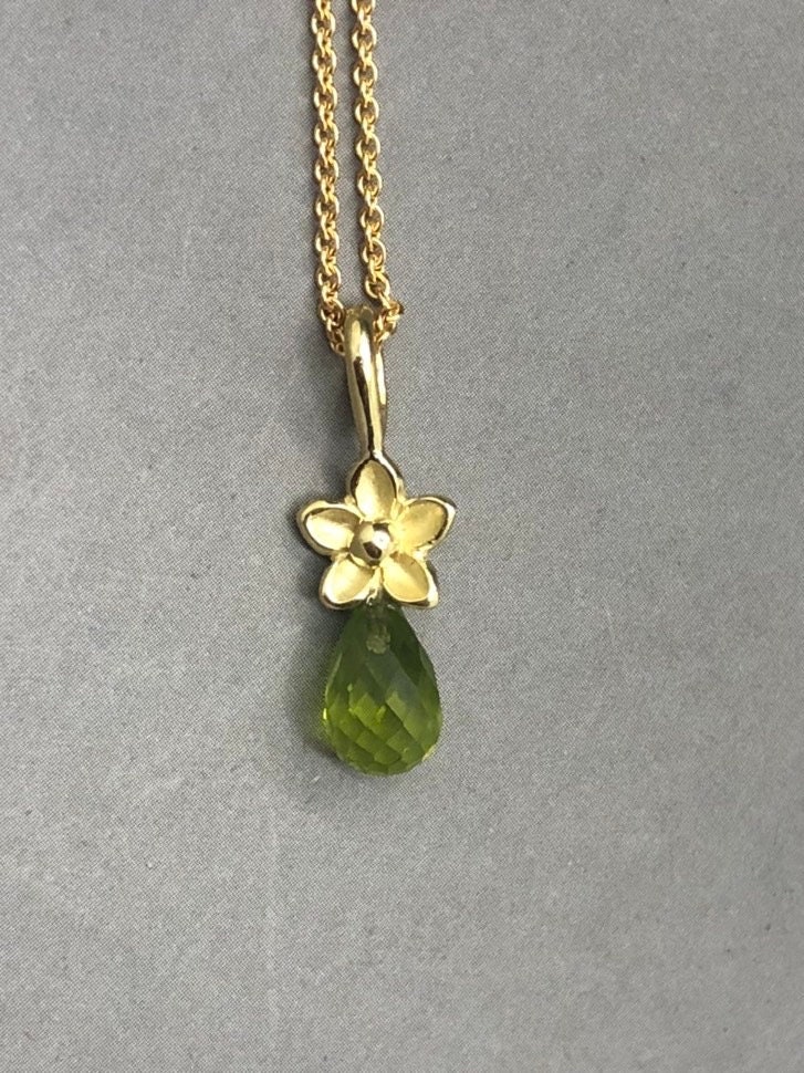 Blümchen Mit Peridot Pampel Anhänger Kette von SophieDesmoulin