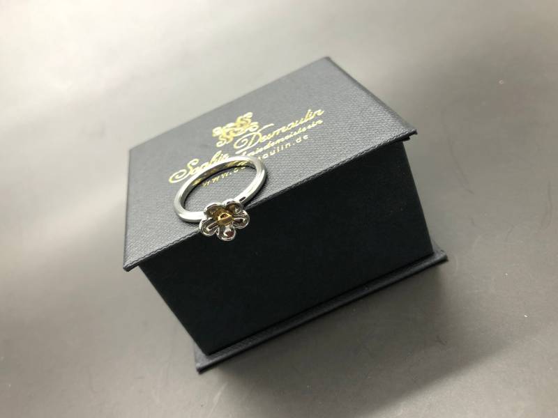 Platin Blumen Ring von SophieDesmoulin