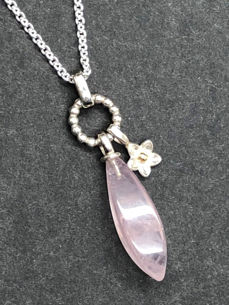 Rosenquarz Anhänger in Silber von SophieDesmoulin