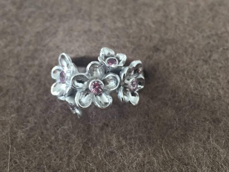 Weiß Gold Ring Mit Rosa Saphire von SophieDesmoulin