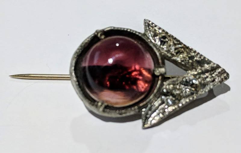 Vintage Brosche. Amethyst Und Weiße Steine. Weiß Rhodium Überzogenes Unedles Metall Oder Sterling Schaft. 1930Er Jahre Versandkostenfrei Vintage Brosche. Amethyst Und Weiße Steine. Weiß Rhodium Überzogenes Unedles Metall Oder Sterling Schaft. 1930Er Jahre Versandkostenfrei von SophieEverAfter