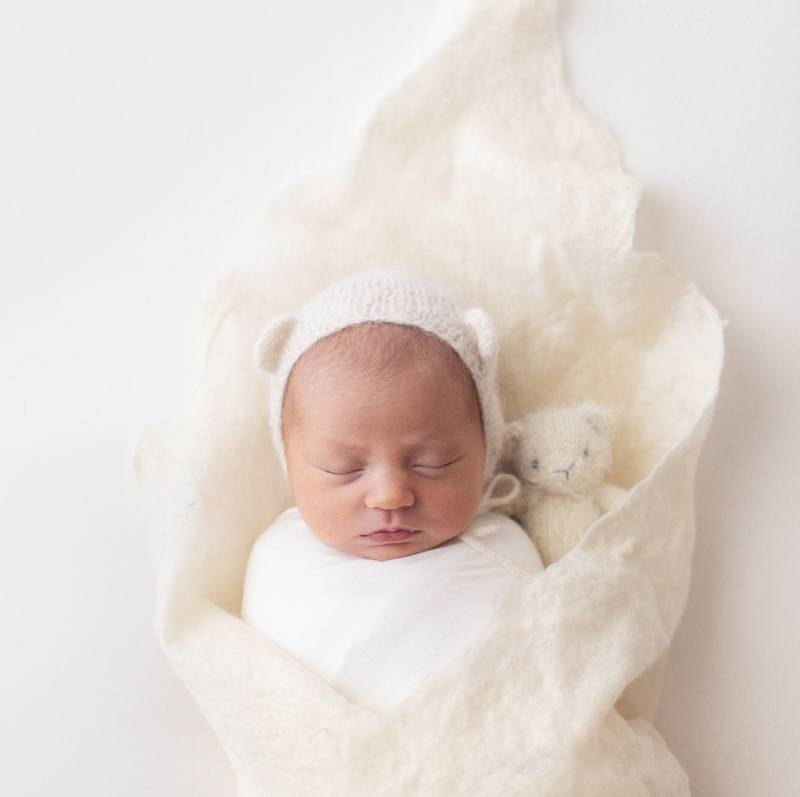 Bären Ohrmütze - Neugeborenen Mütze, Weiße Foto Requisite, Tiermütze, Mohair Mütze von SophiePhotoProps