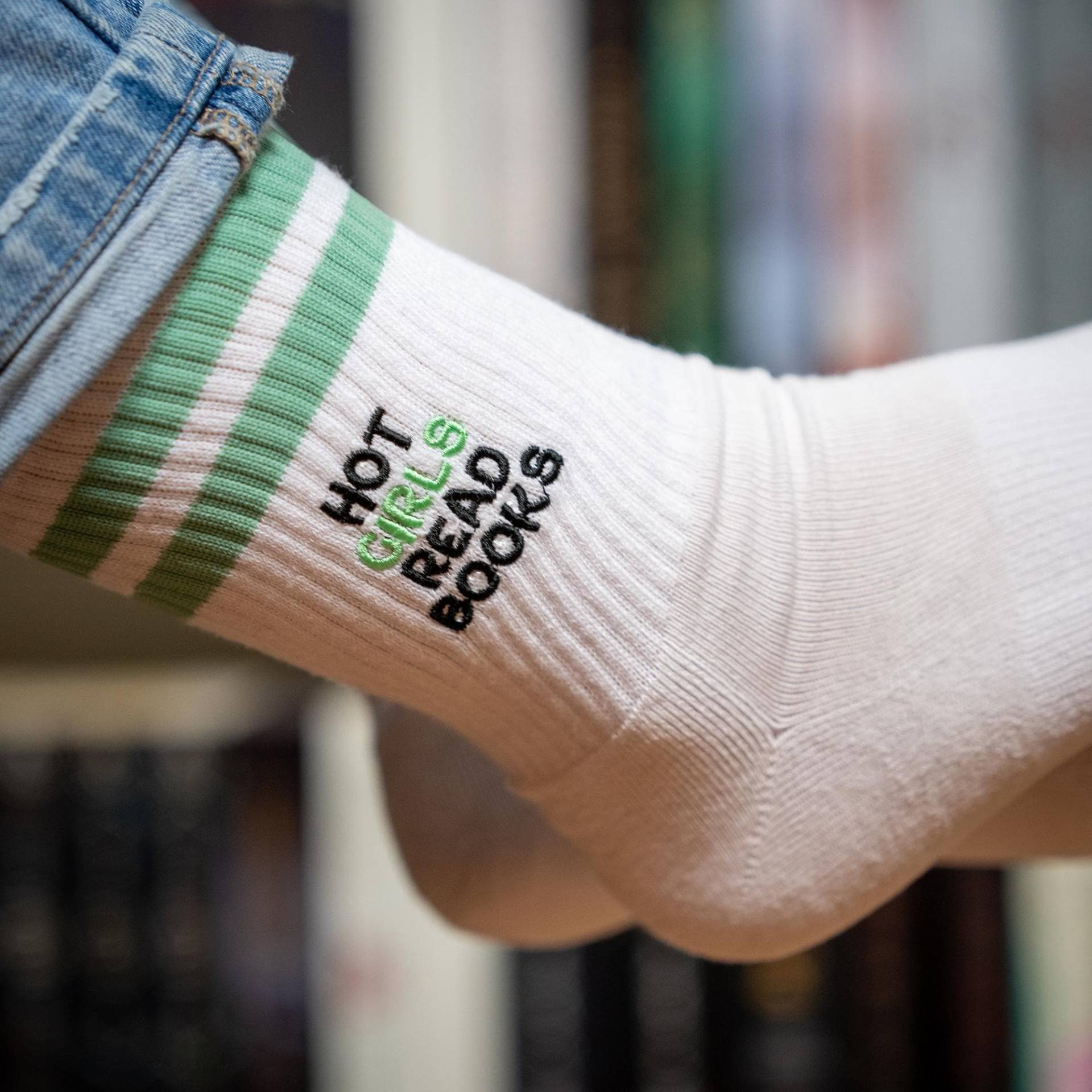 Book Merch I Bestickte Socke Hot Girls Read Books Lustige Socken Geschenk Für Weihnachten, Geburtstag, Freunde Geschenkidee von SophieStickt