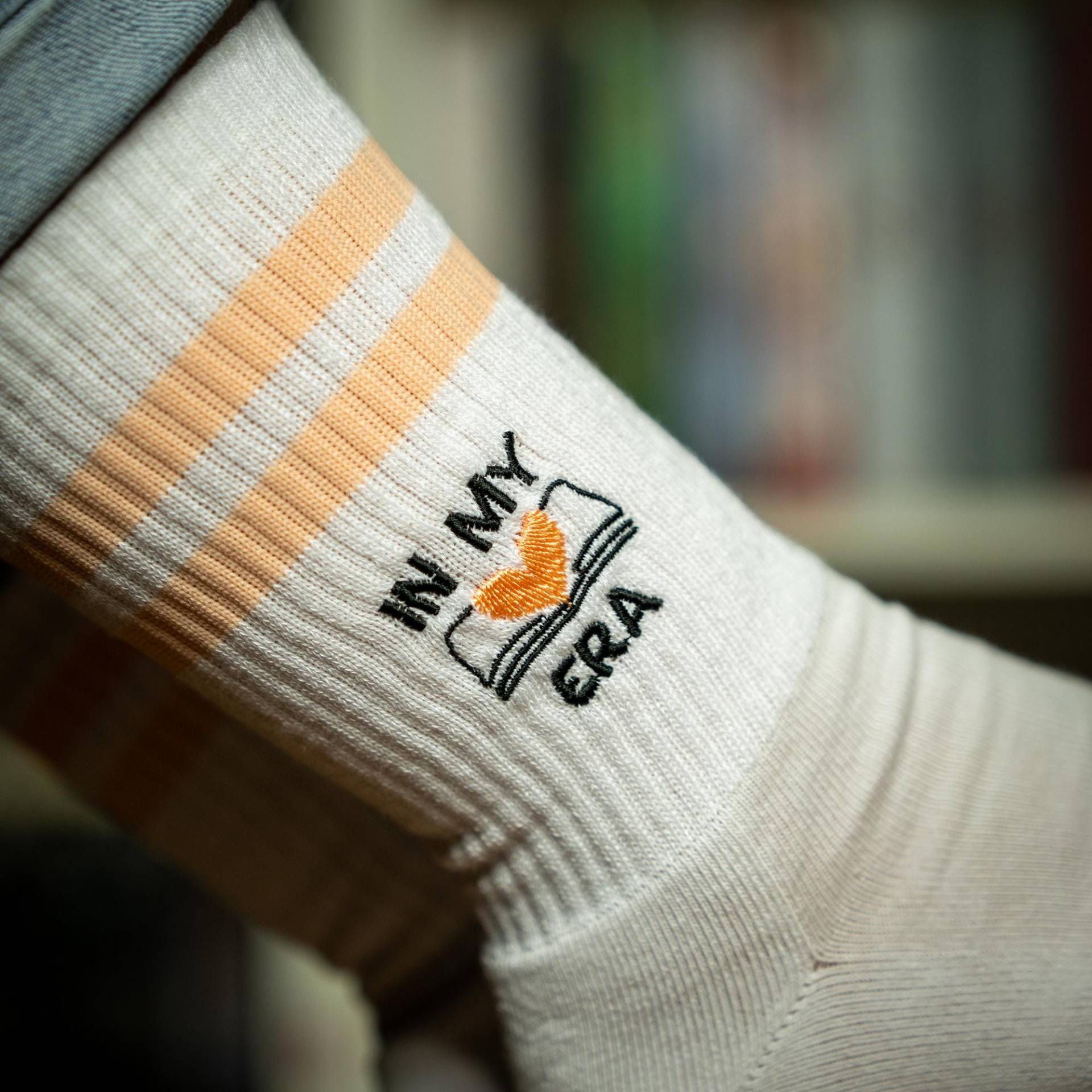 Book Merch I Bestickte Socke "In My Bookish Era" Lustige Socken Geschenk Für Weihnachten, Geburtstag, Freunde Geschenkidee von SophieStickt