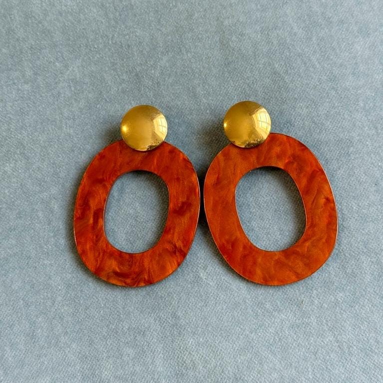 statementohrringe Orange Hängend, Vergoldete Hängeohrringe Braun, Resin Anhänger Herbst Rund, Braune Ohrringe Gold statementohrringe Orange Hängend, Vergoldete Hängeohrringe Braun, Resin Anhänger Herbst Rund, Braune Ohrringe Gold von SophiettaDesign