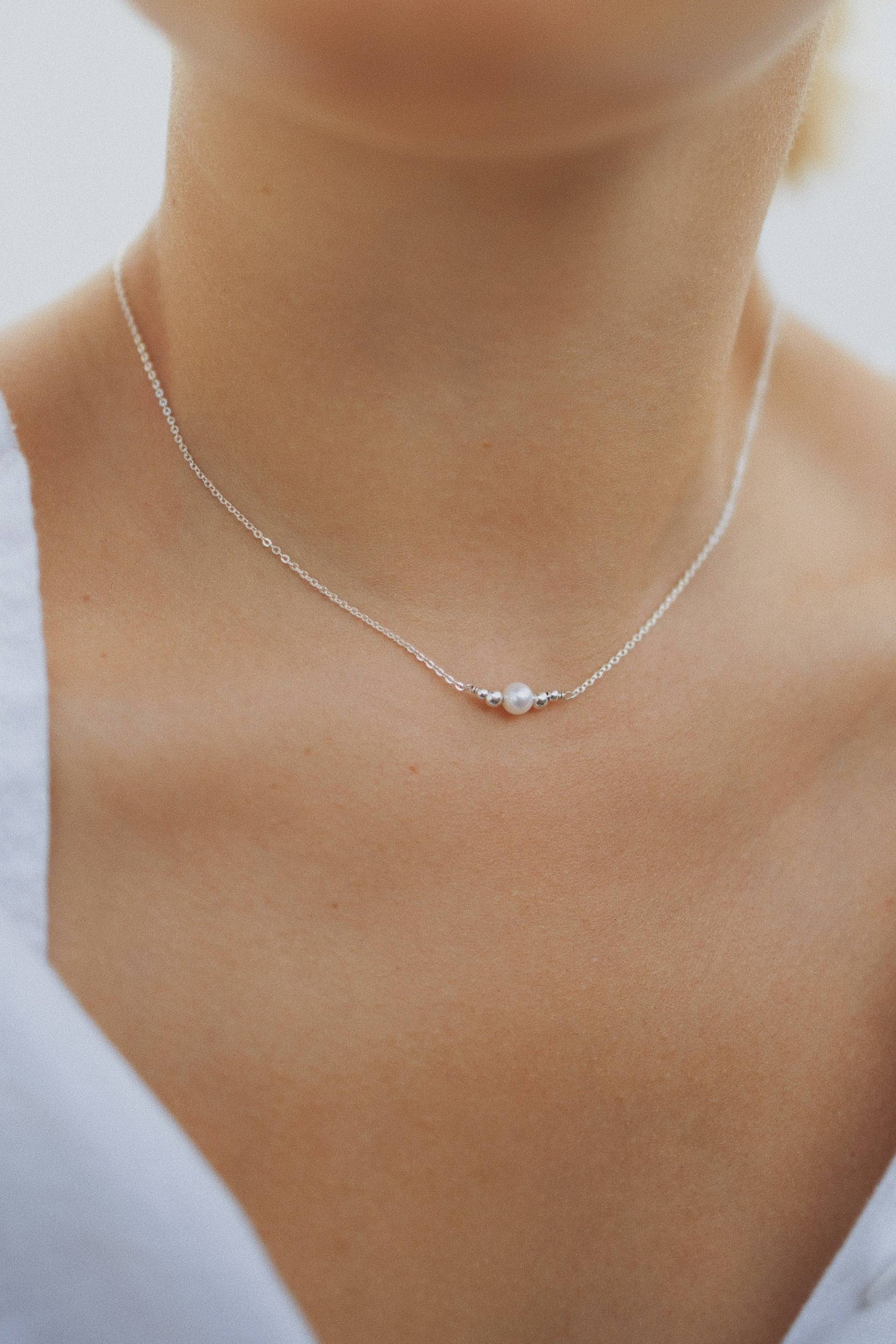 Feine Halskette Mit Süßwasserperle Und Silber Perlen 925 Minimalistisch Estelle von SophistiqueJewellery