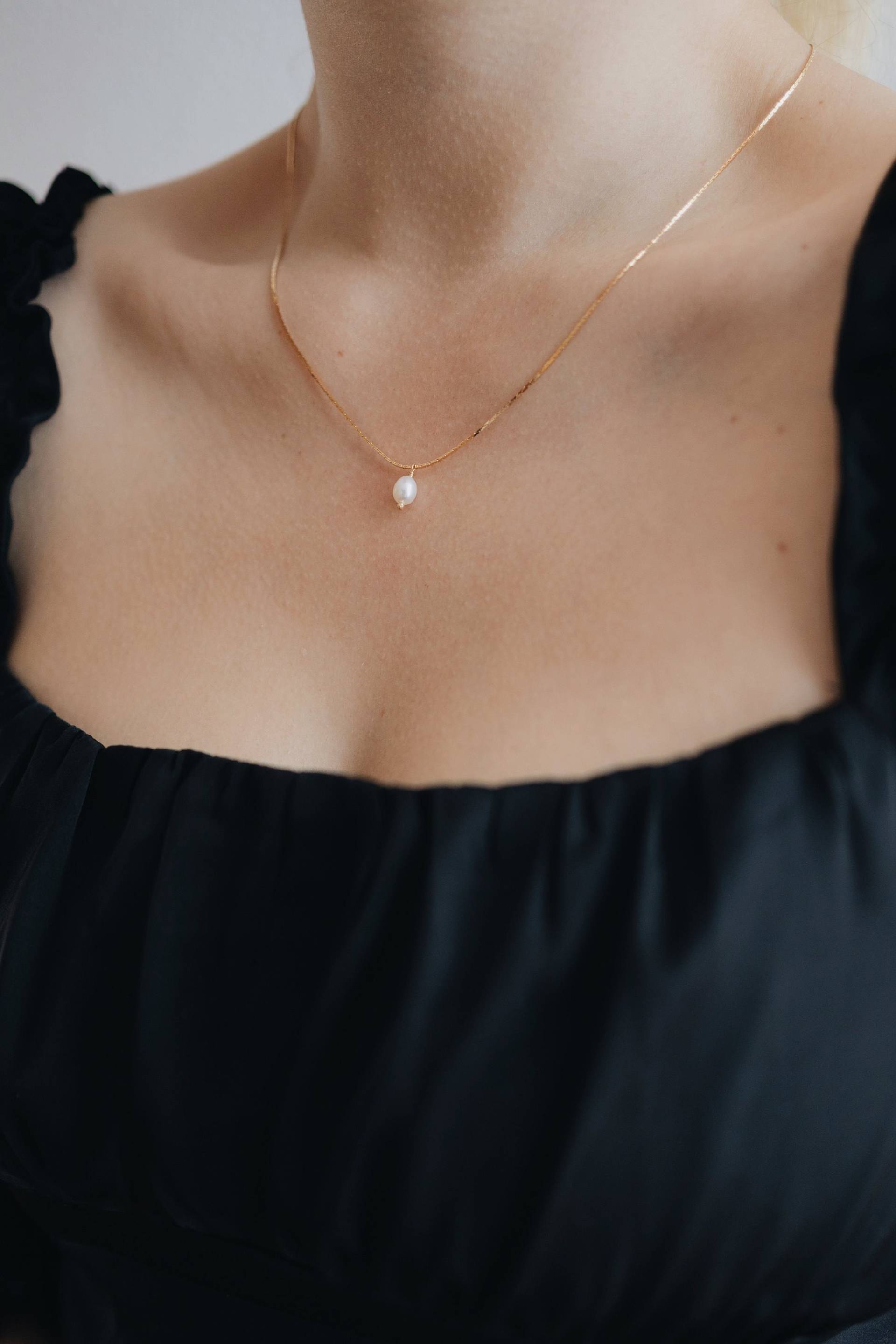 Feine Kette Gold Mit Perle 14K Filled Minimalistisch von SophistiqueJewellery