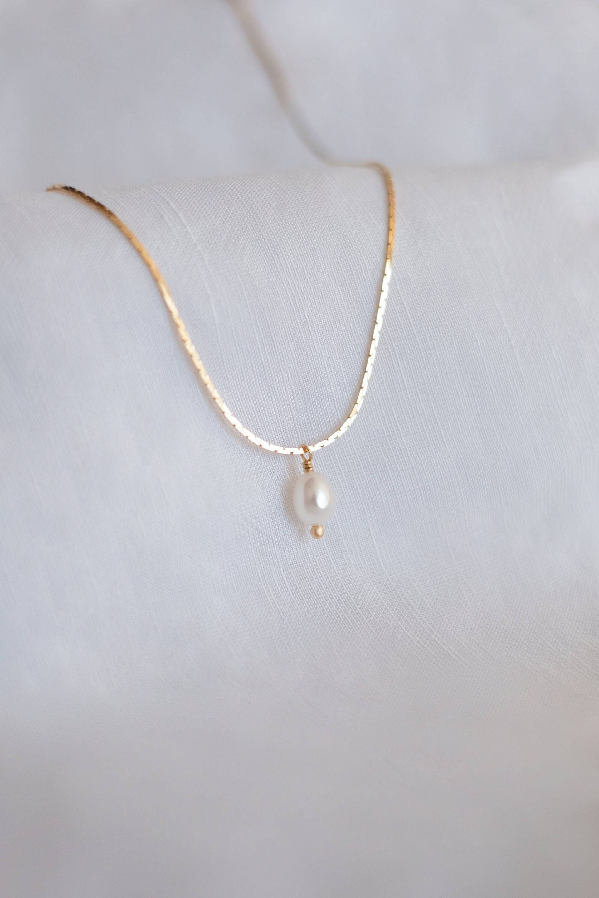 Kette Gold Mit Perle 14K Filled Minimalistisch von SophistiqueJewellery