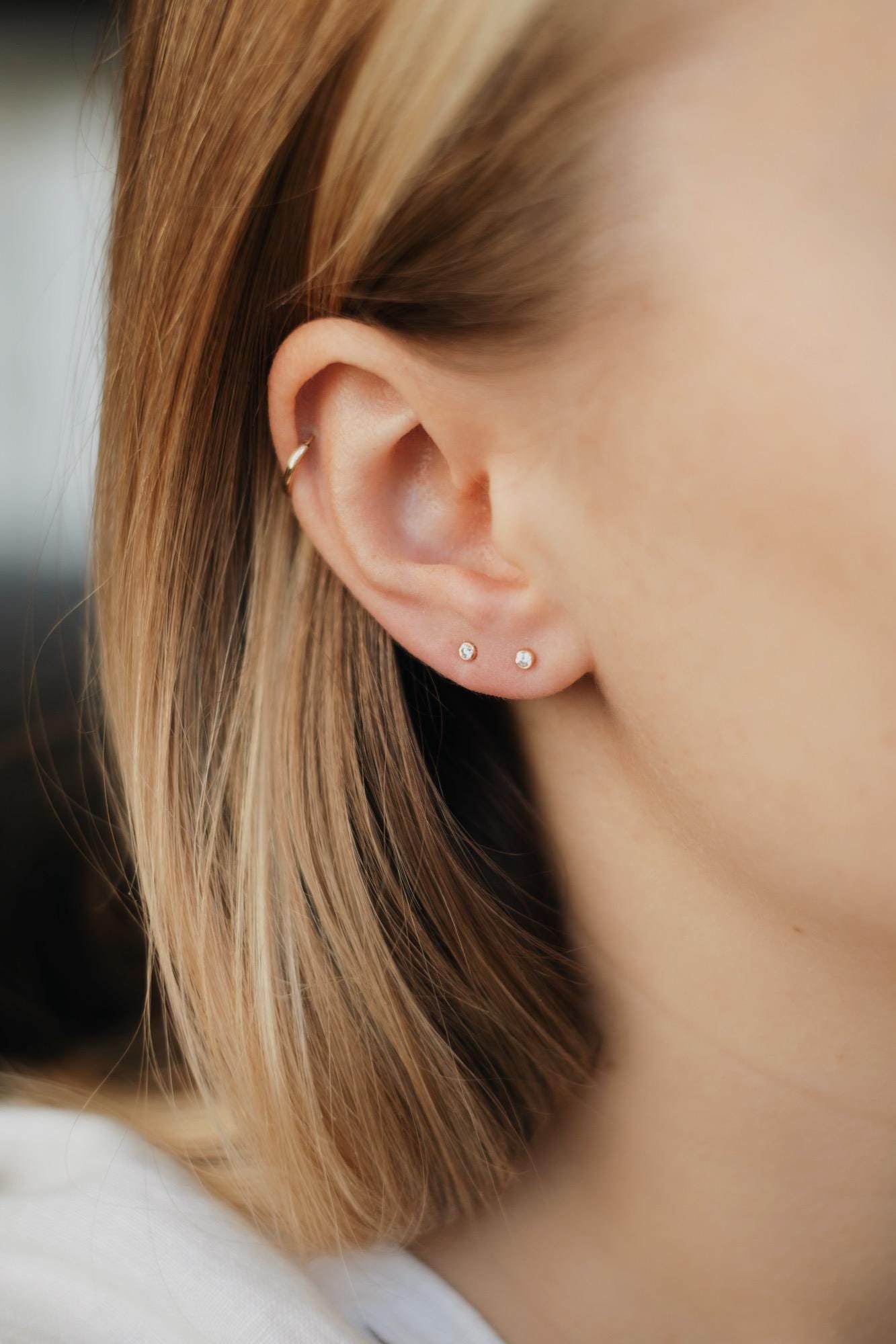 Kleine Diamant Ohrringe Gold Cz Ohrstecker 14K Filled 2mm Sparkle von SophistiqueJewellery